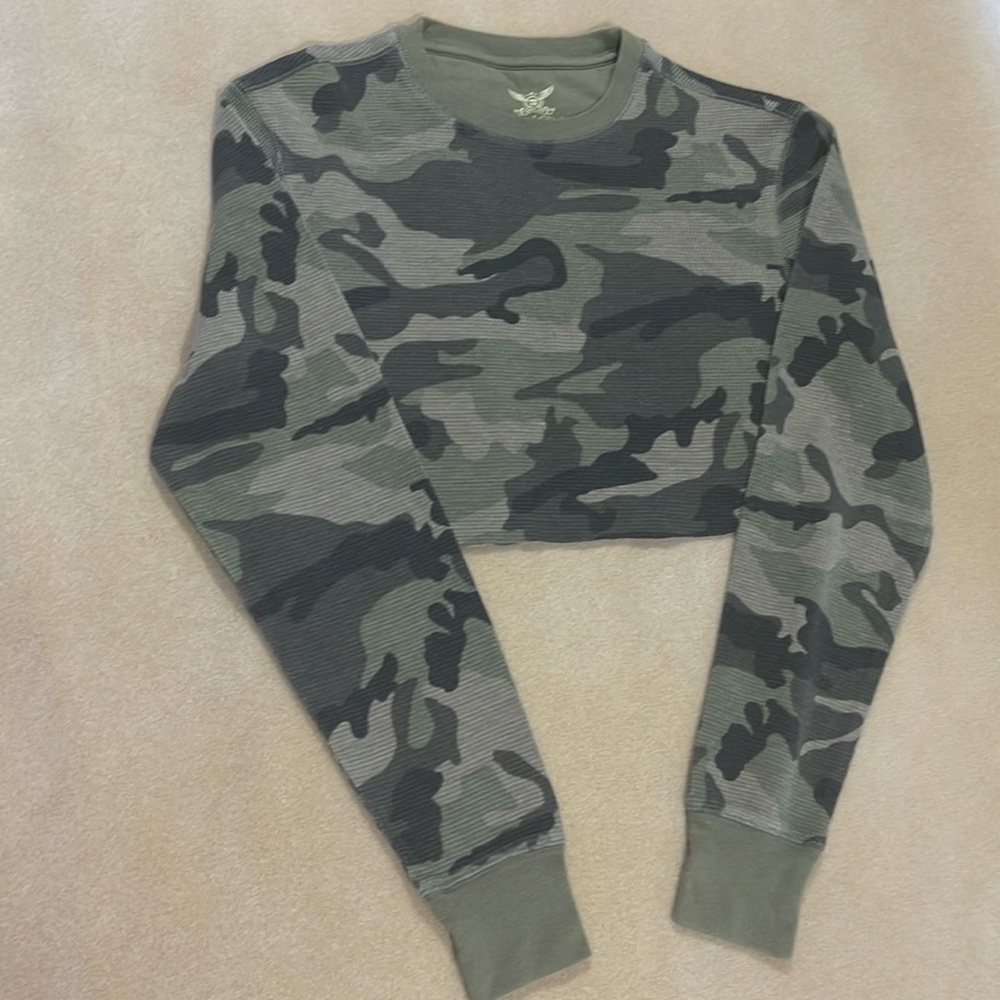 FADED GLORY CAMOUFLAGE THERMAL CROP TOP SIZE MEDIUM(MEN’S CUT) FITS A SMALL-MED